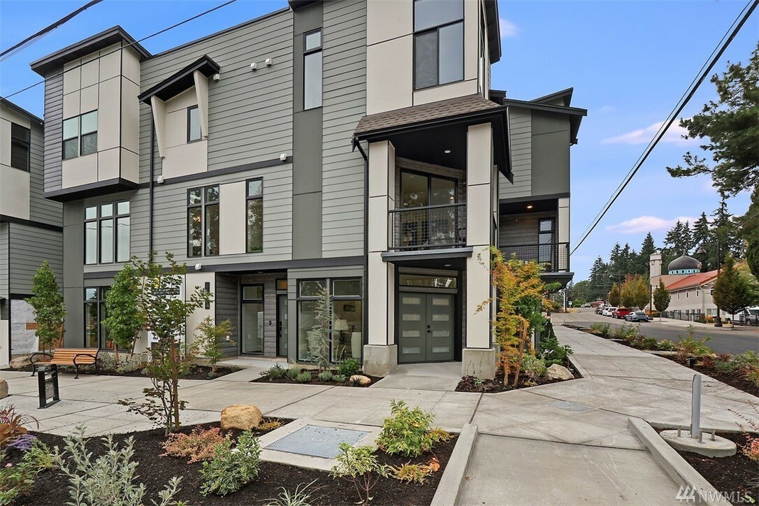 Property Photo: 5520 238th St SW F WA 98043