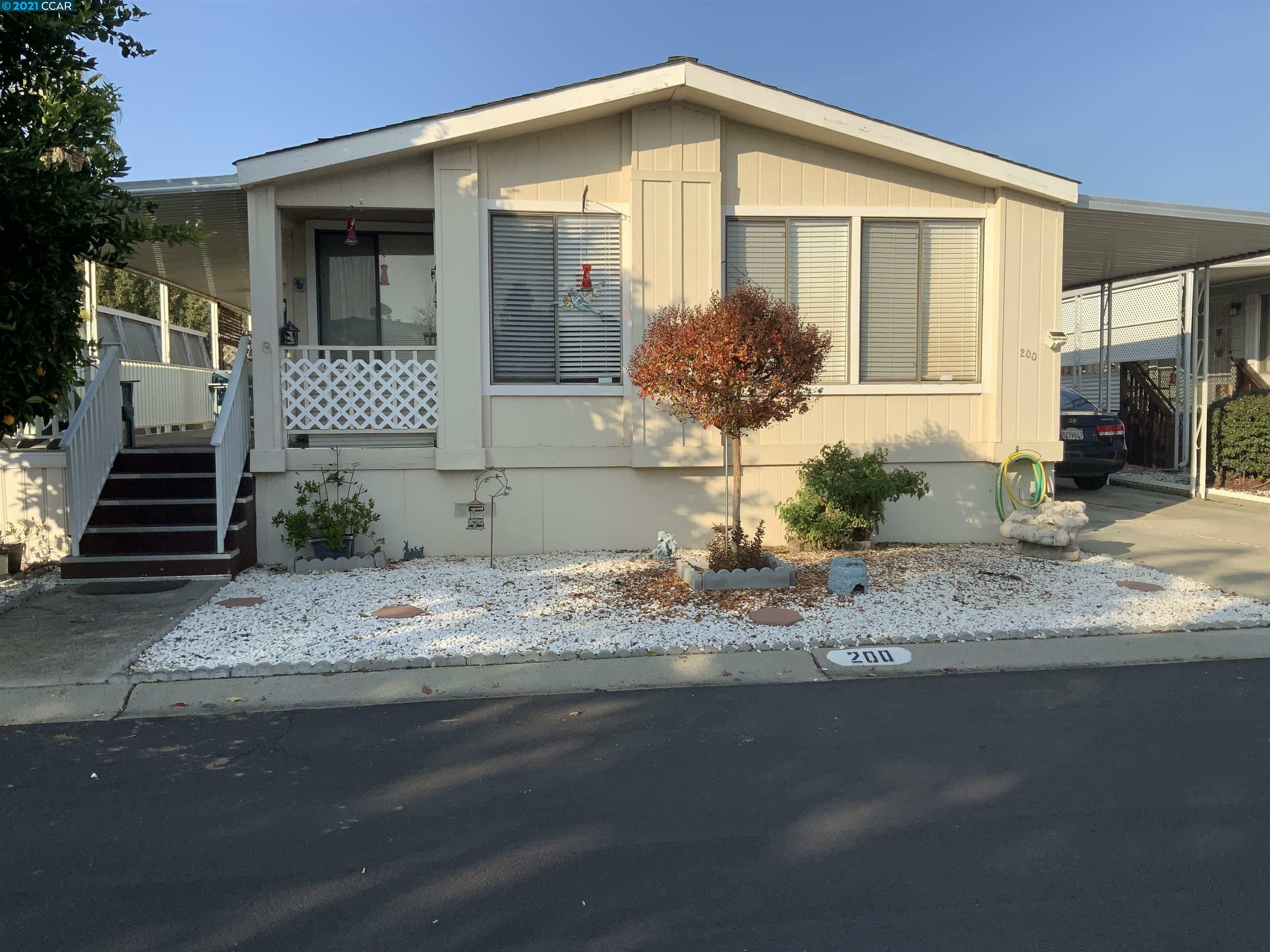 Property Photo: 200 Queens Way CA 94565