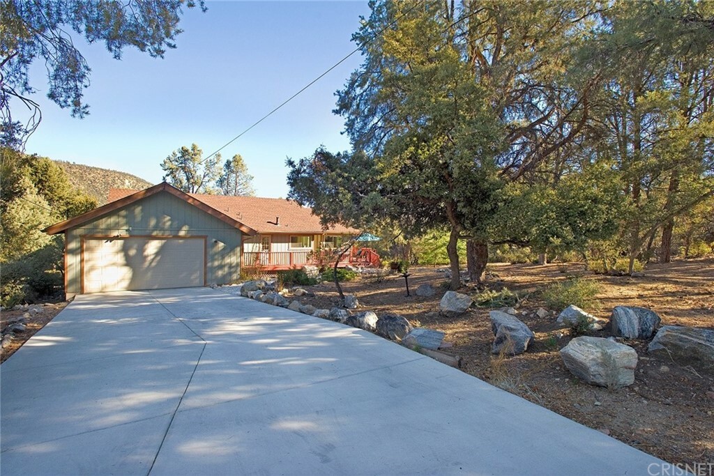 Property Photo:  2104 Birchwood Way  CA 93222 