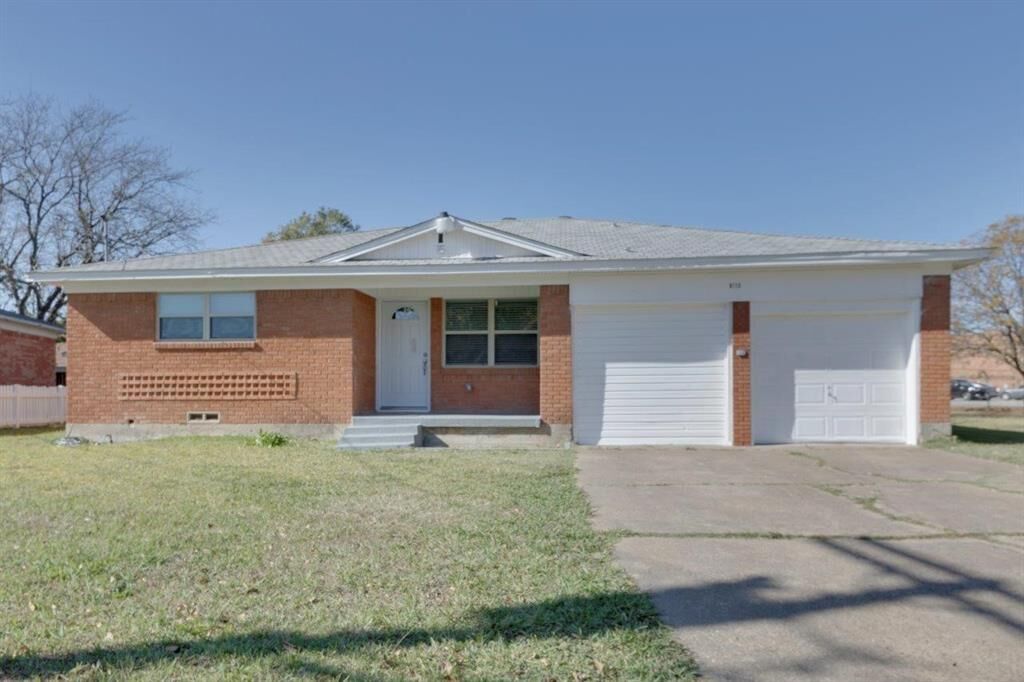 Property Photo:  8115 Shafter Drive  TX 75227 