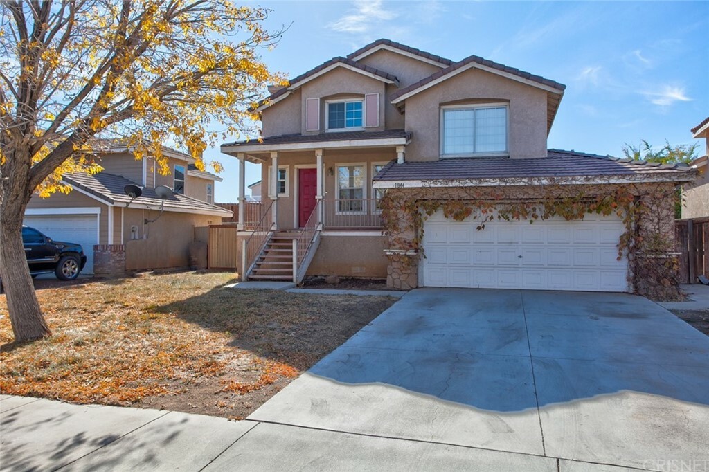 Property Photo:  1844 E Avenue S4  CA 93550 