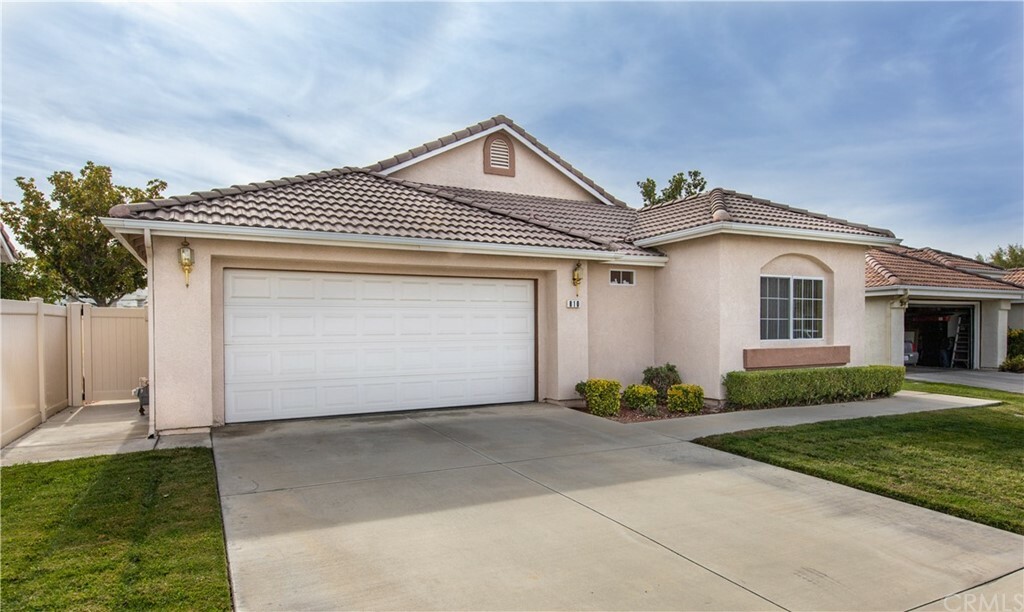 Property Photo:  810 Perla Court  CA 92583 