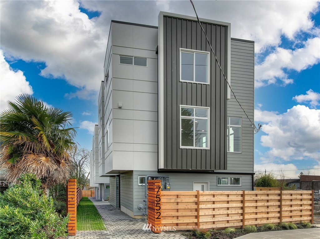 Property Photo: 7552 43rd Avenue S A WA 98118