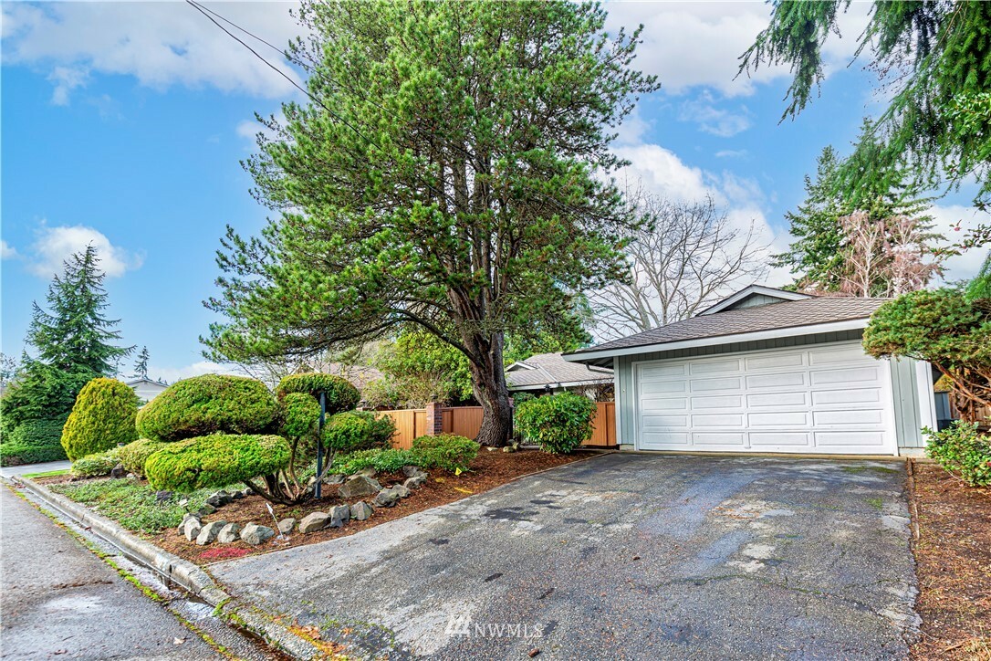 Property Photo:  16862 NE 18th Street  WA 98008 