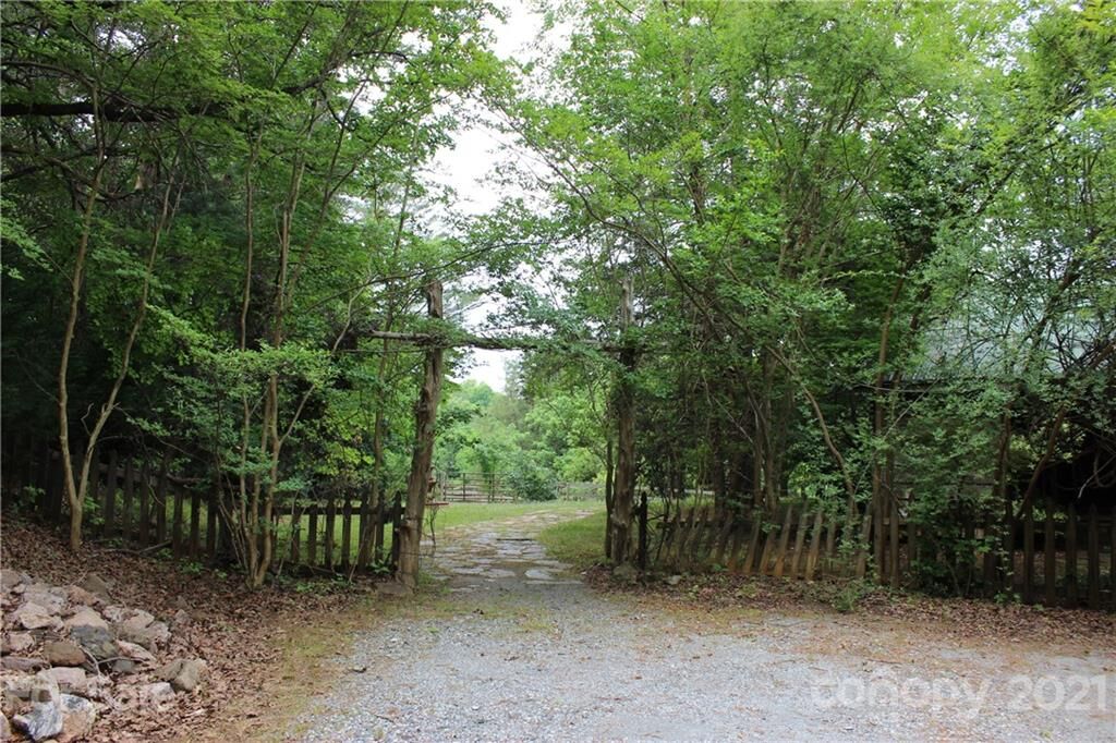 Property Photo: 3205 Collinsville Road NC 28722