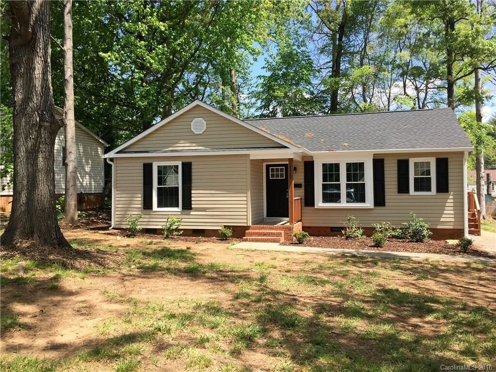 Property Photo:  3320 Dalecrest Drive  NC 28269 