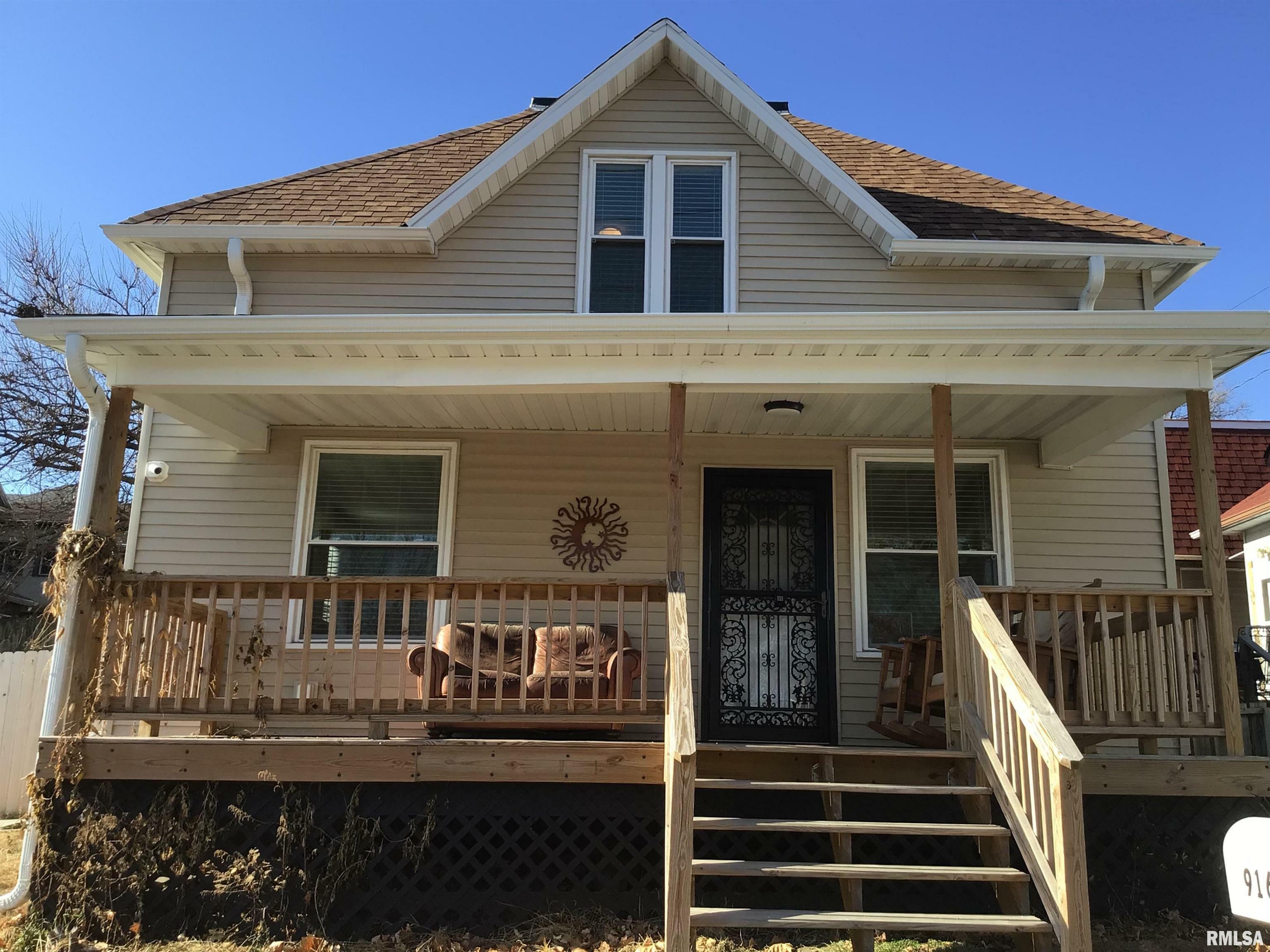 Property Photo:  916 S 5th  IA 52732 