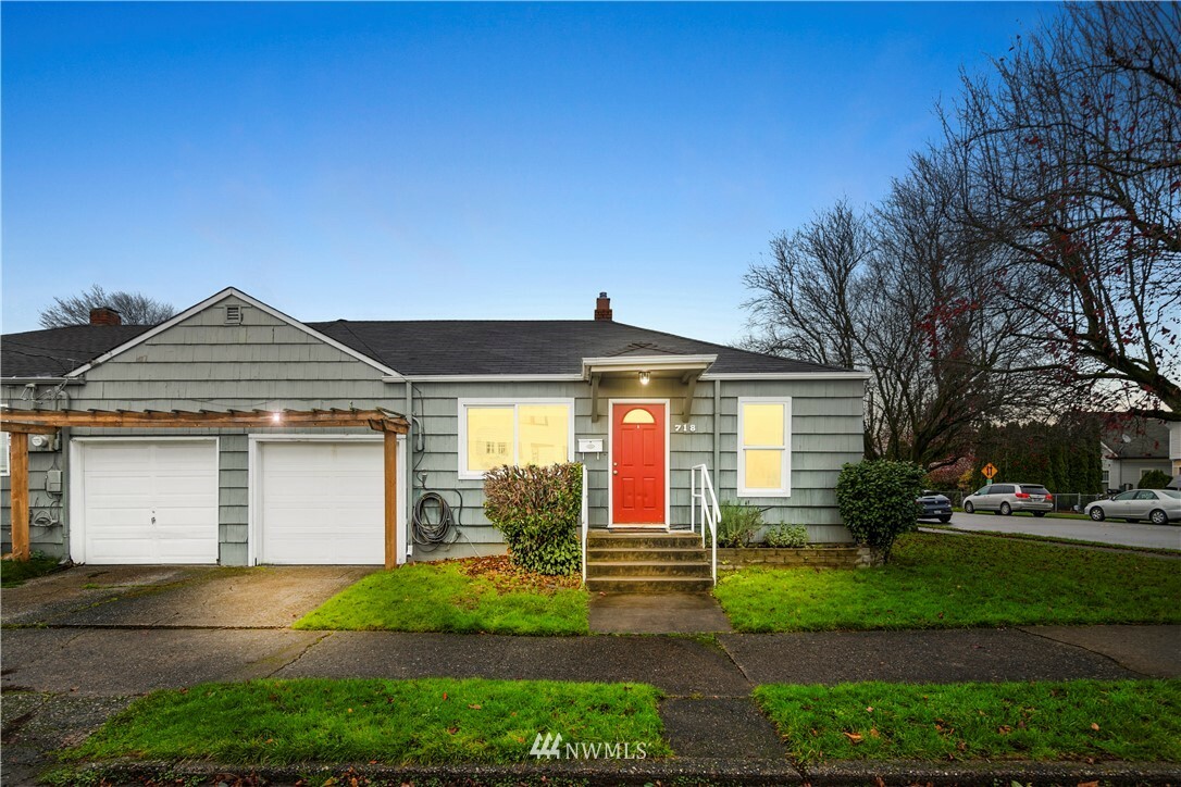 Property Photo:  718 N 5th Street  WA 98057 