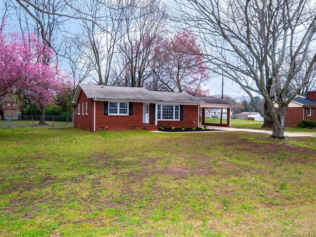 Property Photo: 6309 Lake Drive NC 28215