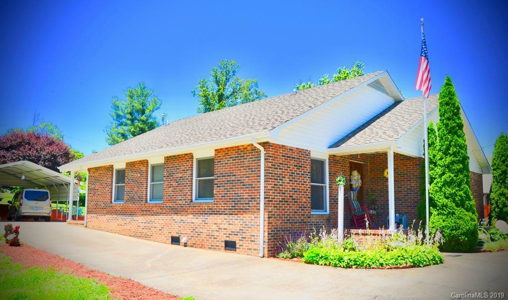 Property Photo:  669 East Oak Street  NC 28752 