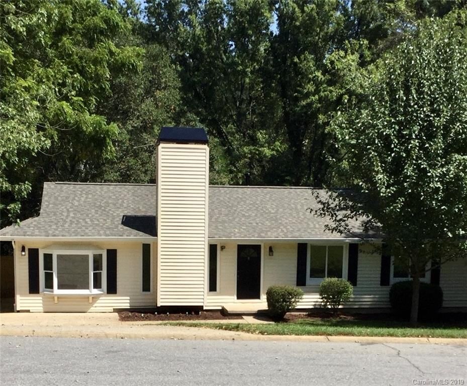 Property Photo: 13 Fieldstone Court NC 28704