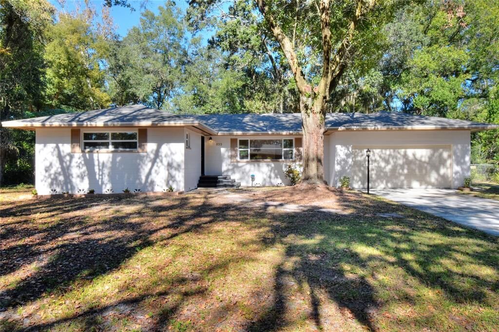 Property Photo:  933 W Queen Street  FL 33803 