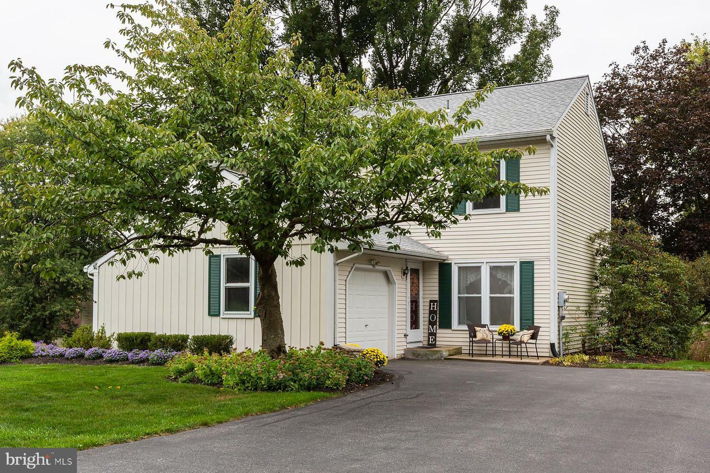 Property Photo:  136 Ridings Way  PA 17601 