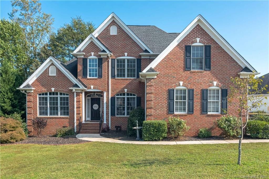 Property Photo: 2642 Firethorn Court NC 28056