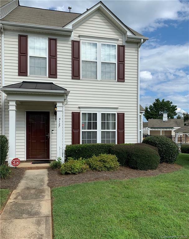 Property Photo:  5127 Lakeridge Commons Drive  NC 28269 