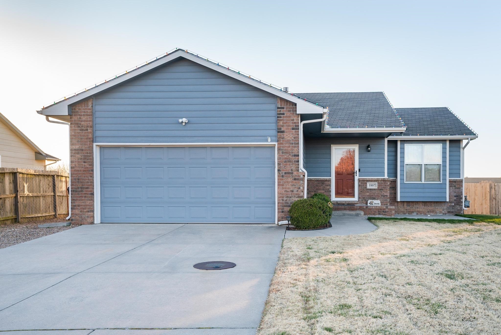 Property Photo:  1807 N Country Walk Ln  KS 67110 