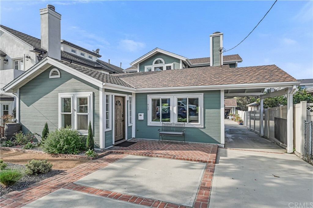 Property Photo:  717 Virginia Street  CA 90245 