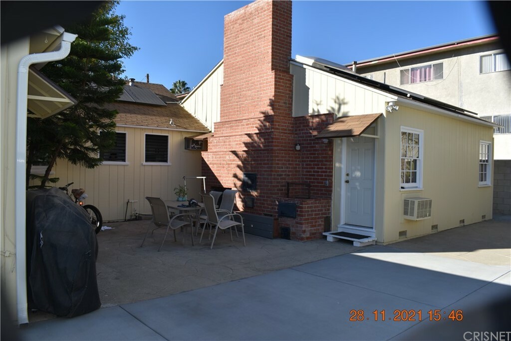 Property Photo: 13625 Califa Street CA 91401