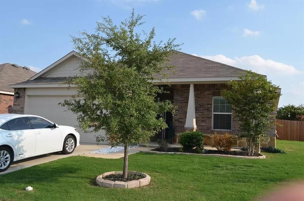 Property Photo:  221 Fossil Bridge Drive  TX 76131 