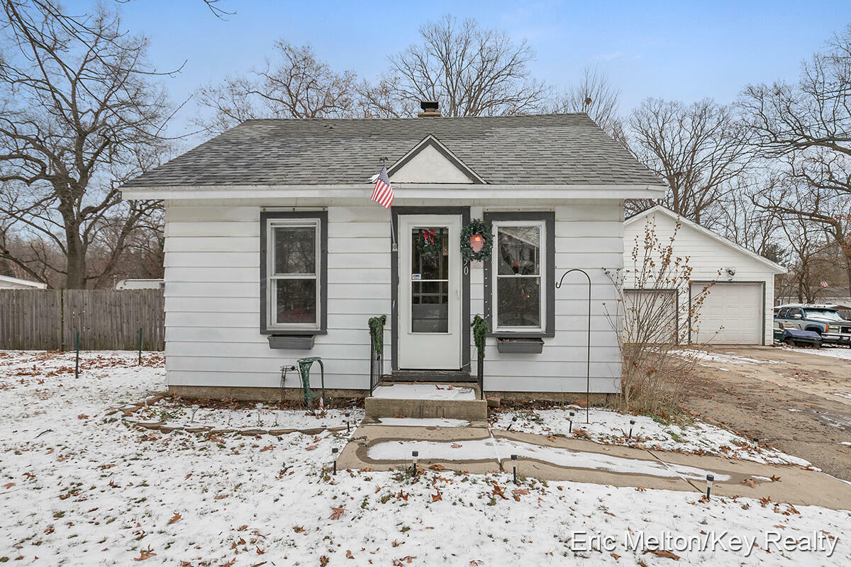 Property Photo:  1750 Willis Avenue NW  MI 49504 