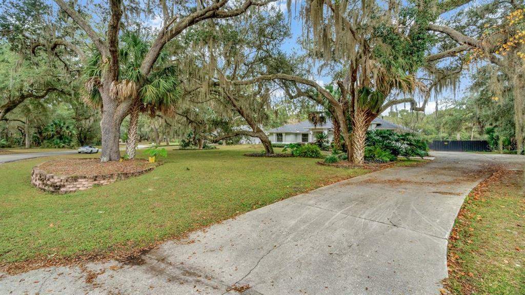 Property Photo:  5933 NE 67th Street  FL 34488 