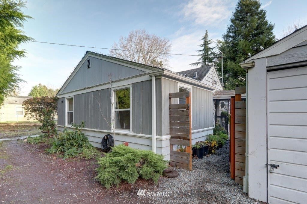 Property Photo:  6730 18th Avenue SW  WA 98106 