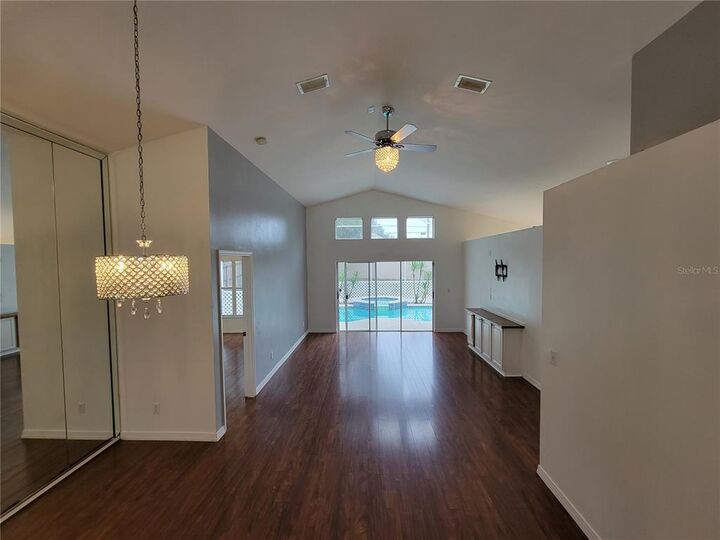 Property Photo: 1320 Vinetree Drive FL 33510