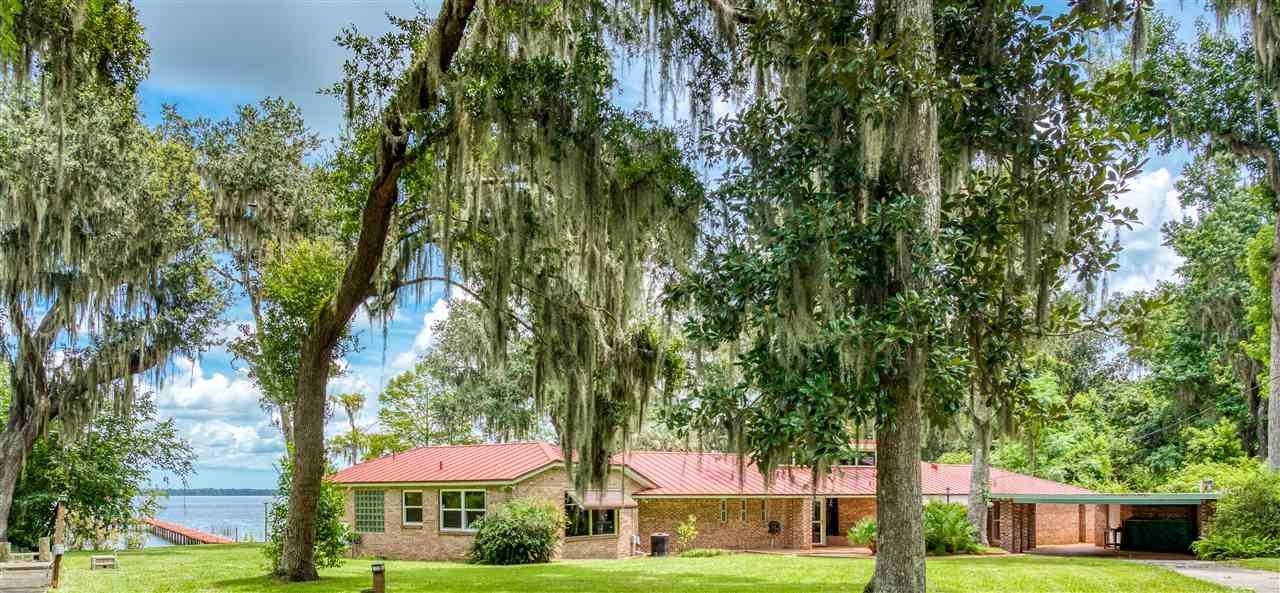 Property Photo:  1100 N Summit  FL 32112 