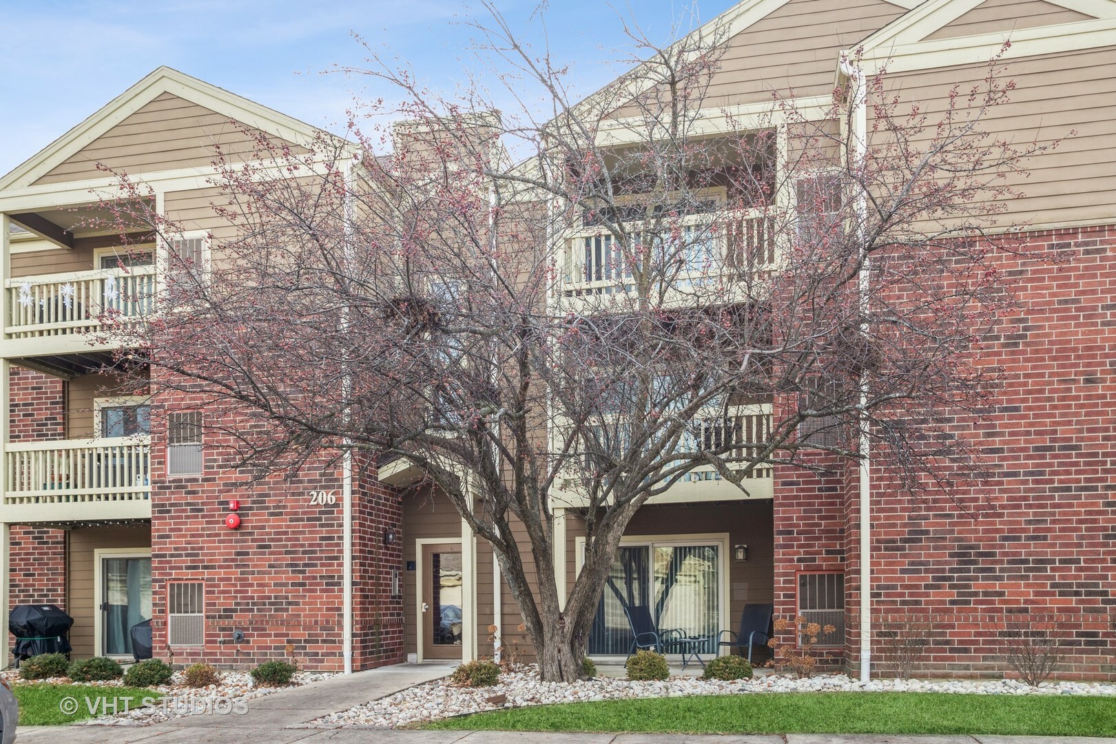 Property Photo:  206 Glengarry Drive 306  IL 60108 