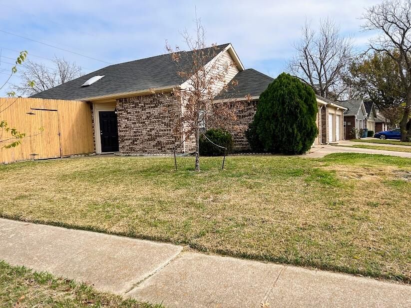 Property Photo: 1395 Chinaberry Drive TX 75077