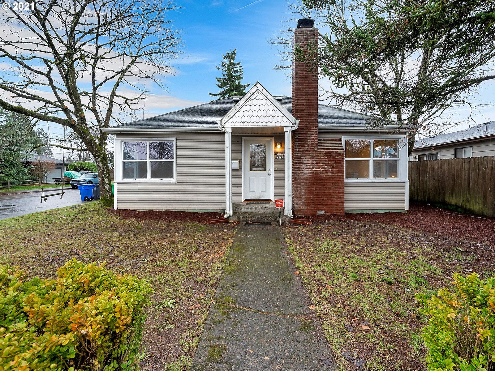 Property Photo:  6652 SE Woodstock Blvd  OR 97206 