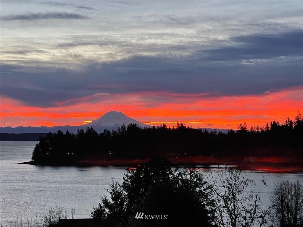 Property Photo:  2205  C Street  WA 98349 