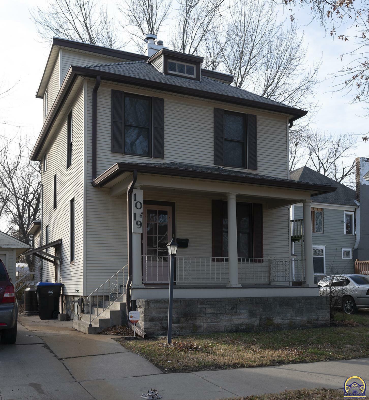 Property Photo:  1019 SW Munson Ave  KS 66604 