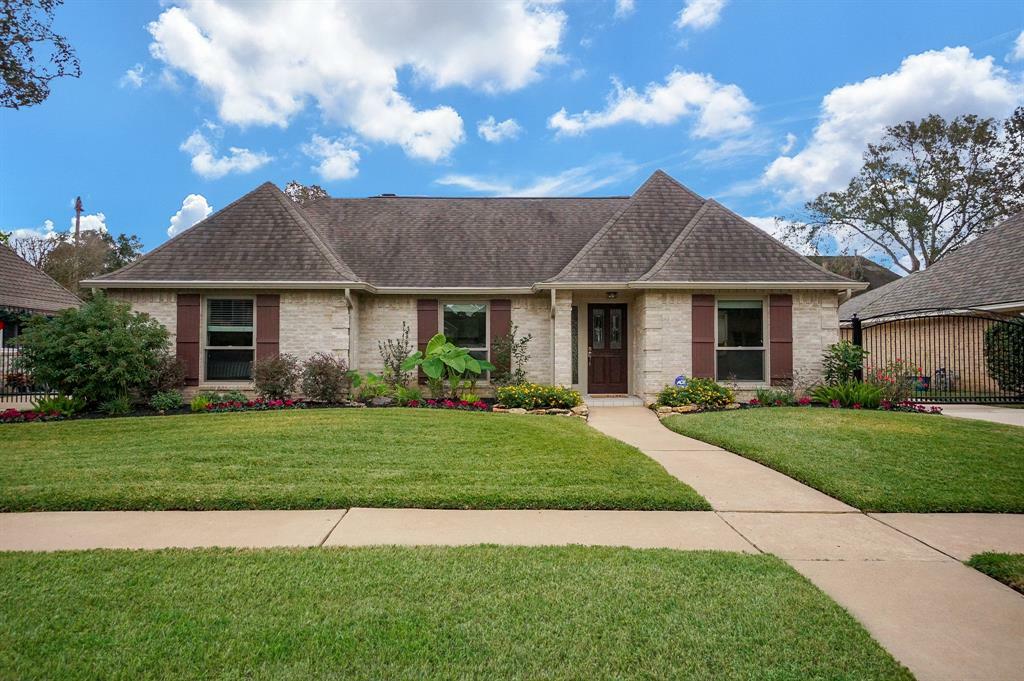 Property Photo: 1815 Ash Forest Drive TX 77450