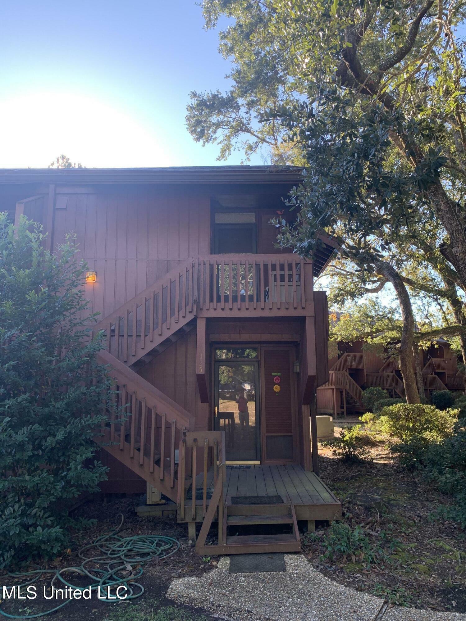 Property Photo: 225 Lakeside Villa MS 39525