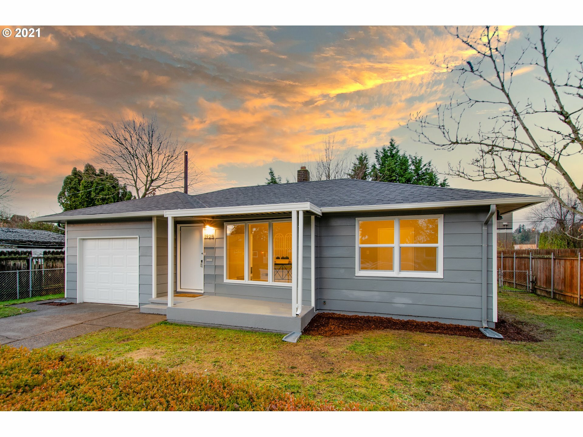 Property Photo: 1928 W 37th St WA 98660