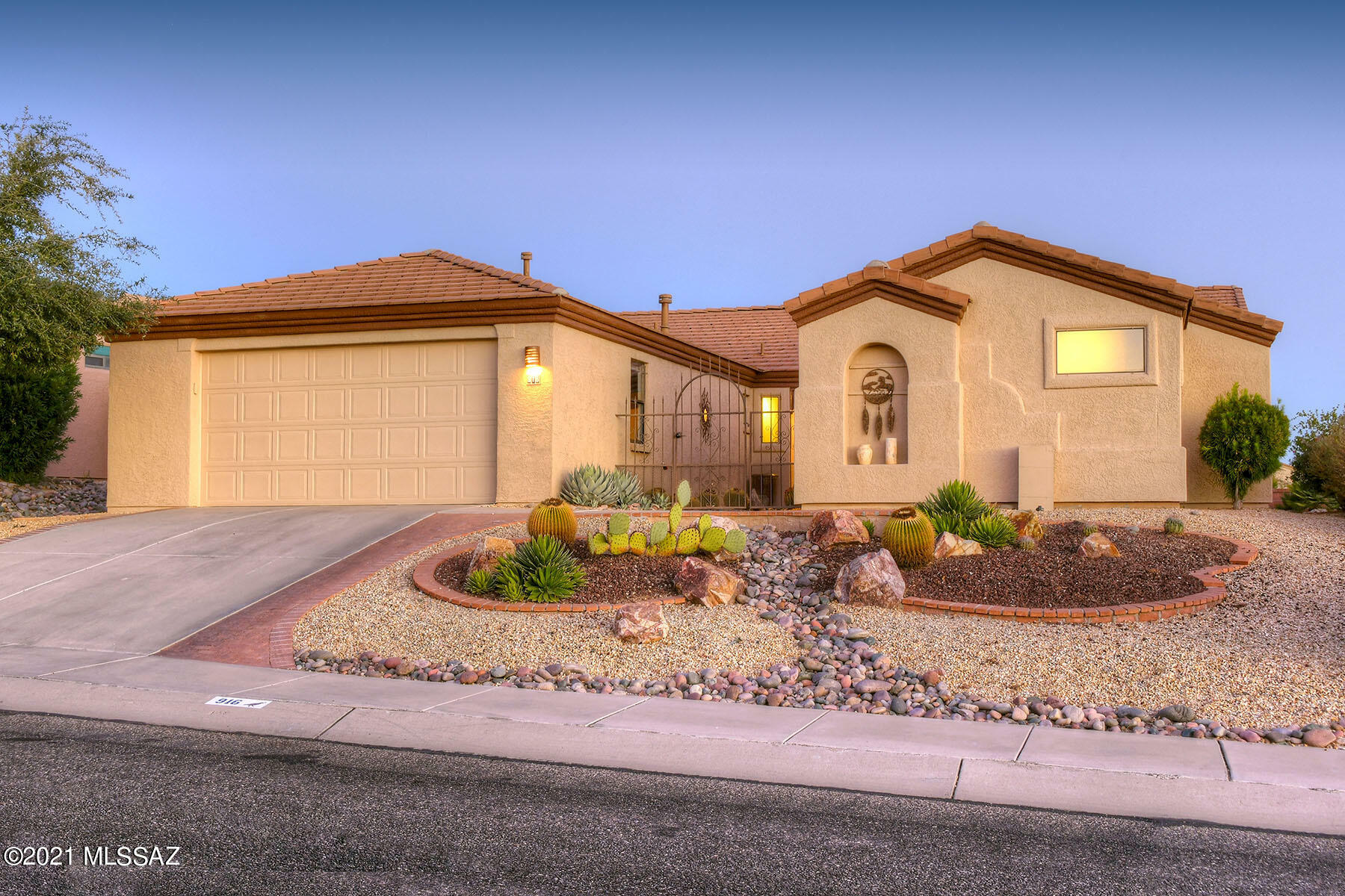 Property Photo:  916 W Union Bell Drive  AZ 85614 