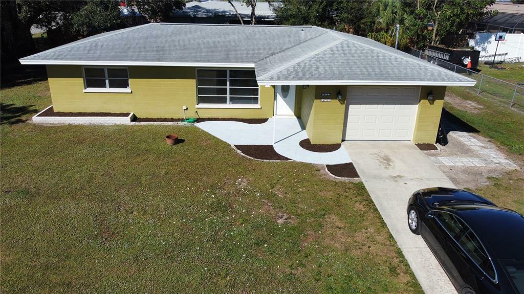 Property Photo: 115 E Seminole Drive FL 34293