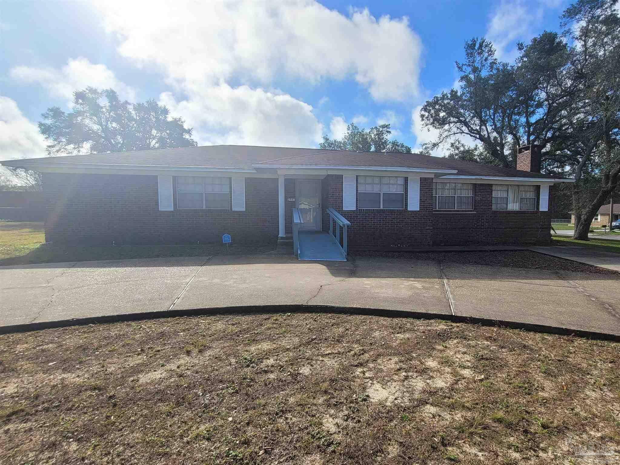 Property Photo:  2941 Muldoon Rd  FL 32526 