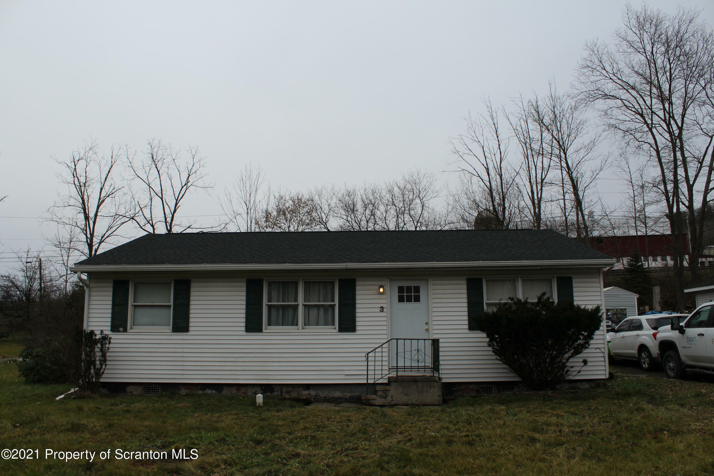 Property Photo:  3 Englewood Drive  PA 18657 