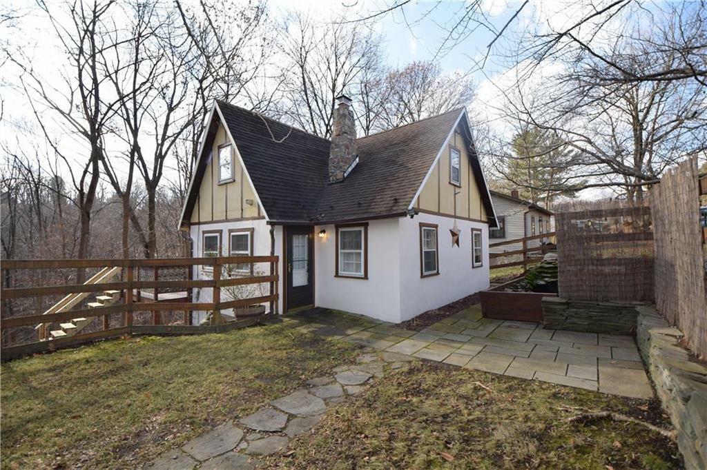 Property Photo:  2220 Hillside Road  PA 18080 