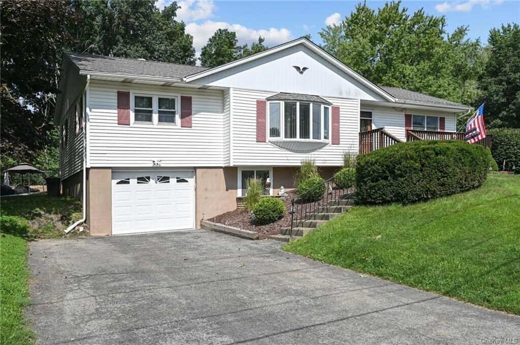 Property Photo:  27 Coach Lane  NY 12550 