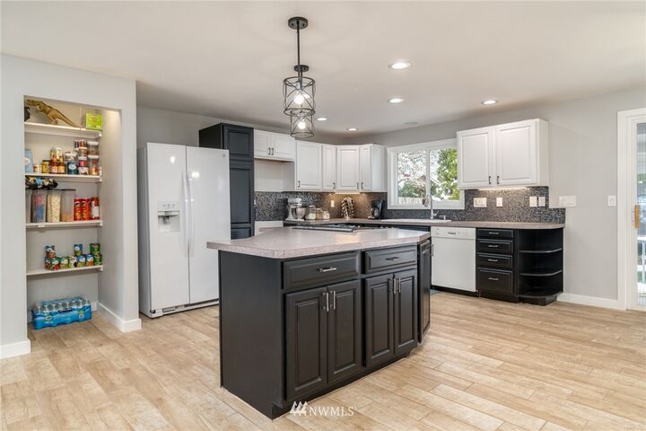 Property Photo: 3846 Cottonwood Street WA 98632