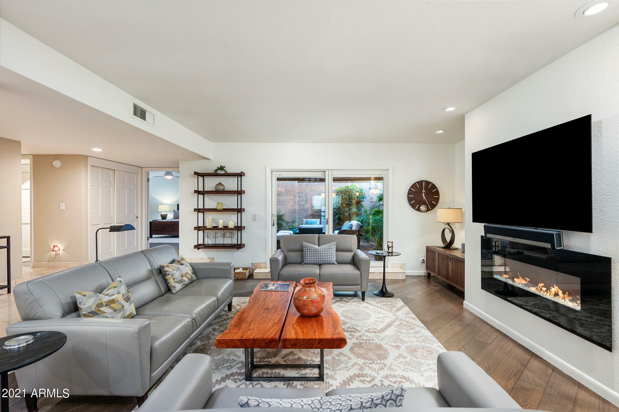 Property Photo: 8100 E Vía Del Arbor -- AZ 85258