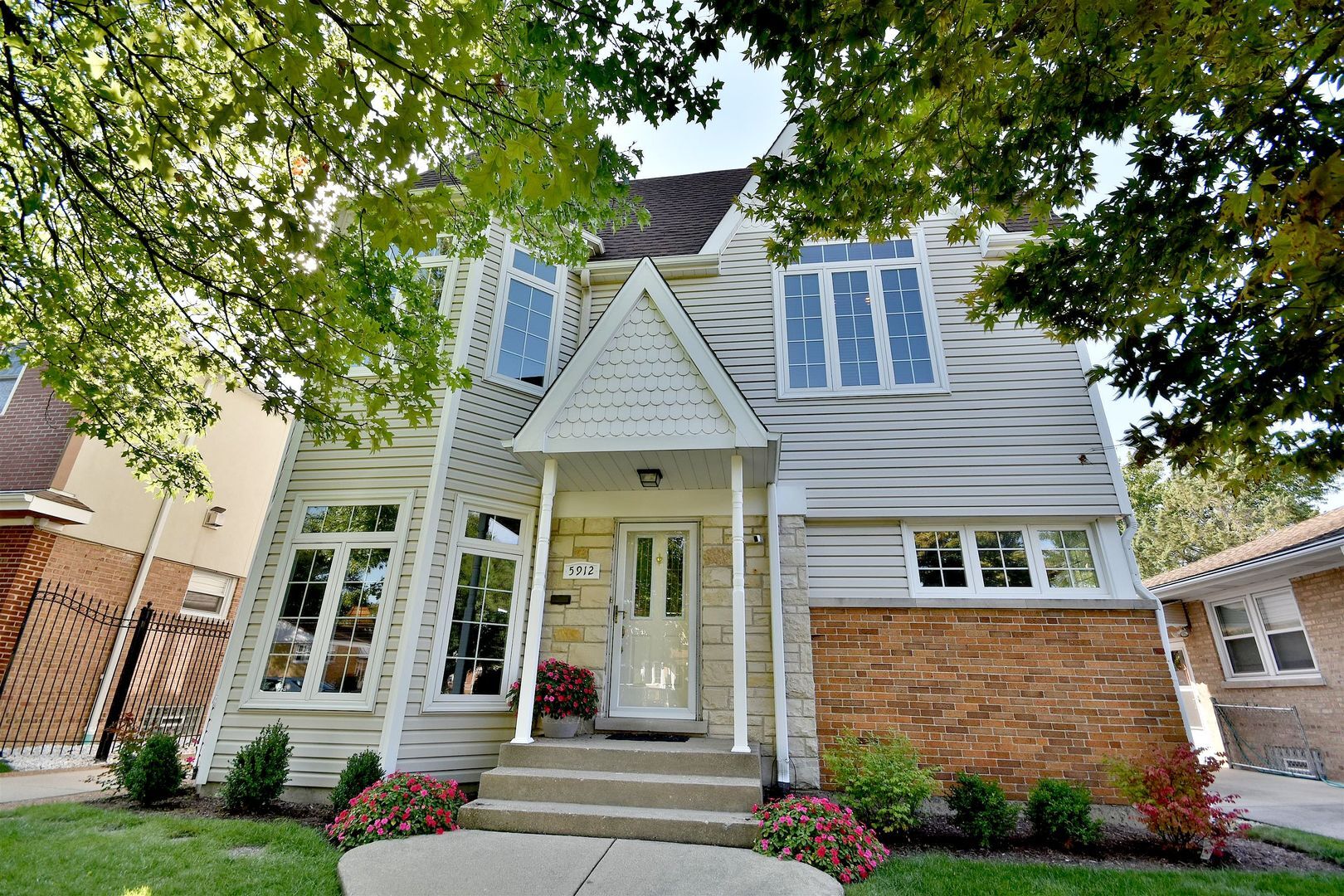 Property Photo: 5912 N Ottawa Avenue IL 60631