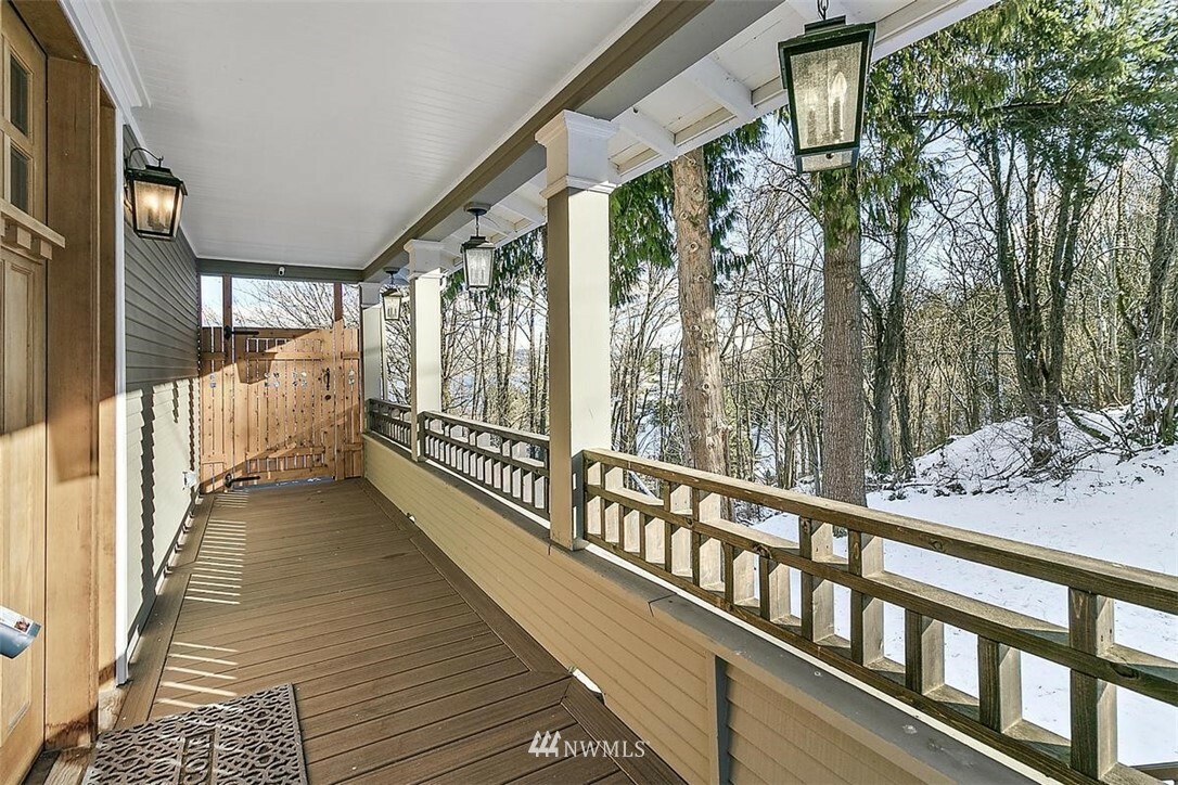 Property Photo:  10114 Holyoke Way S  WA 98178 