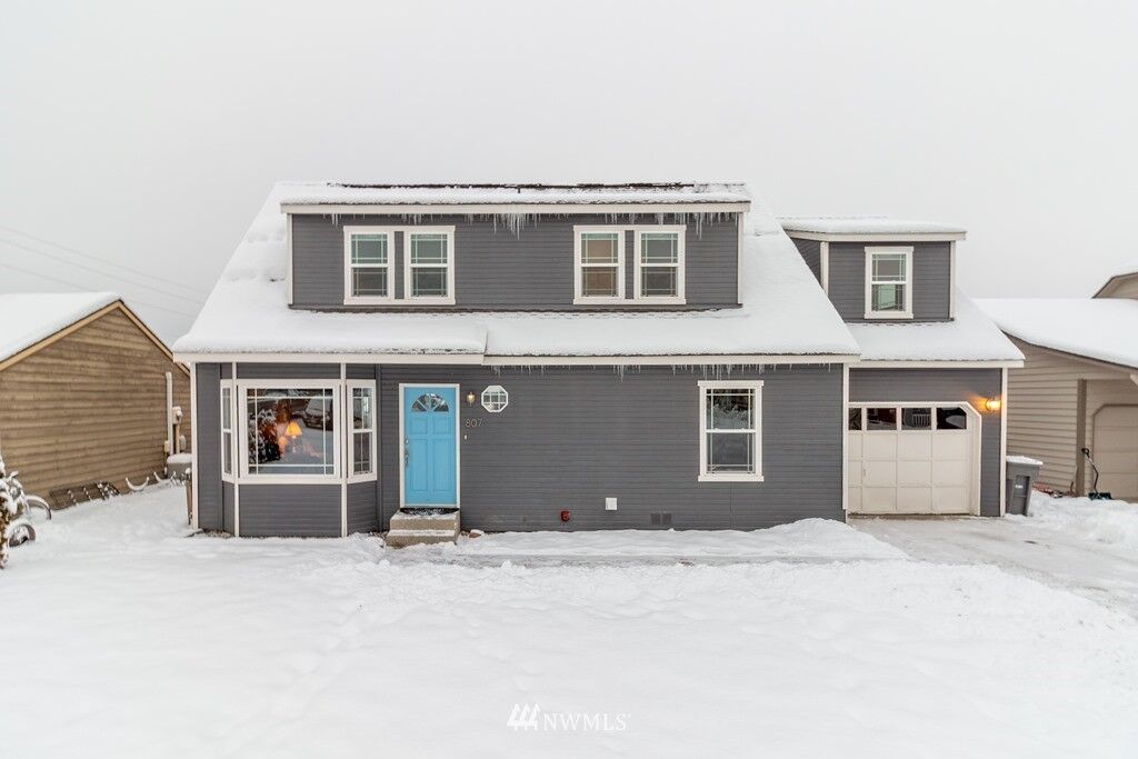 Property Photo:  807 Kristi Court  WA 98801 