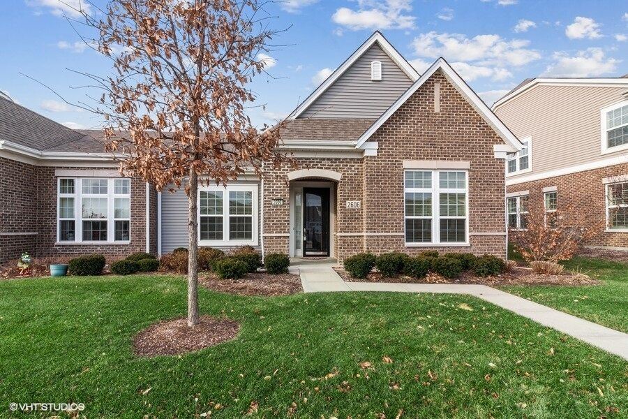 Property Photo: 2606 Avondale Circle 4493 IL 60564