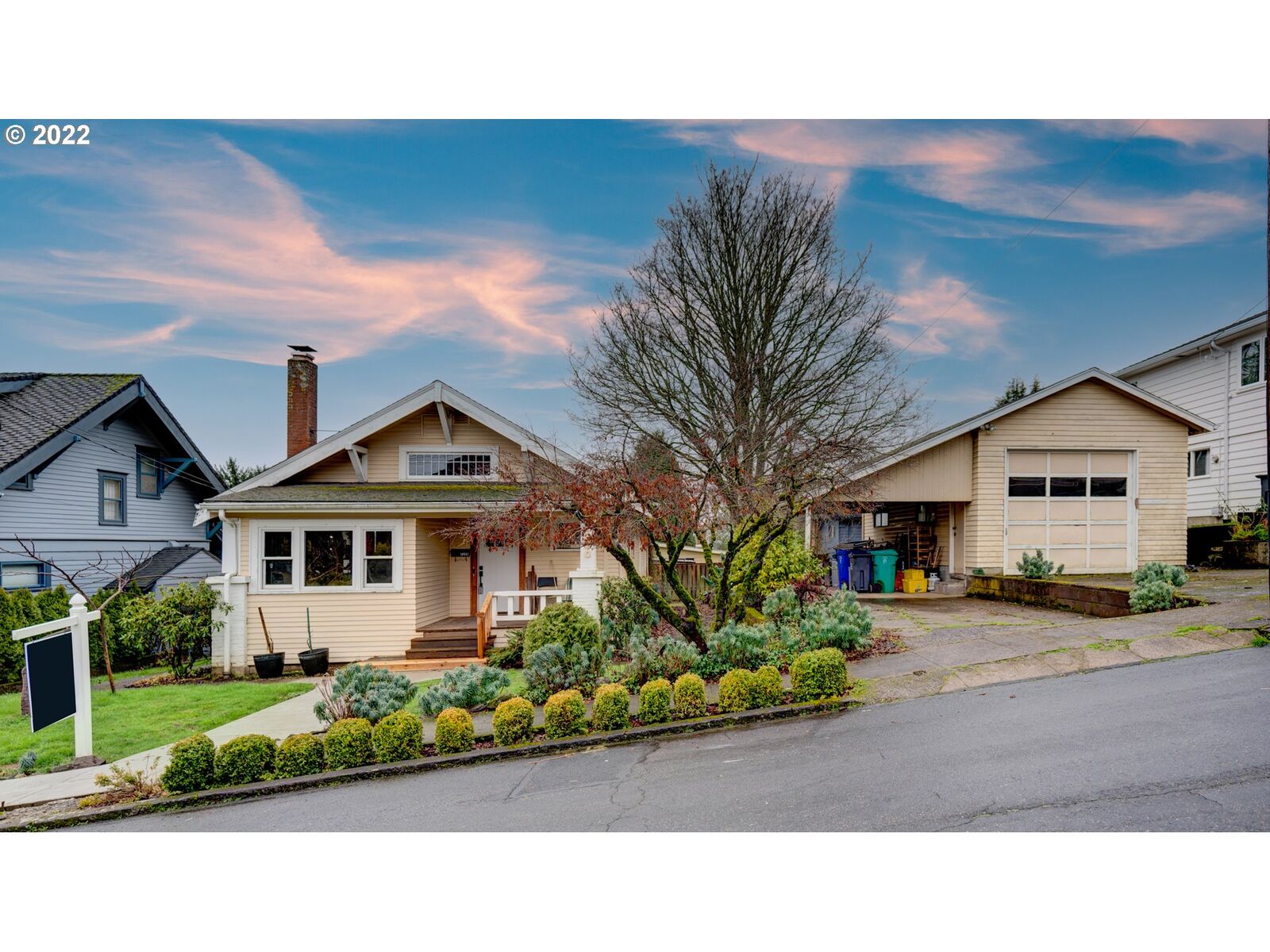 Property Photo:  7230 SE Hawthorne Blvd  OR 97215 