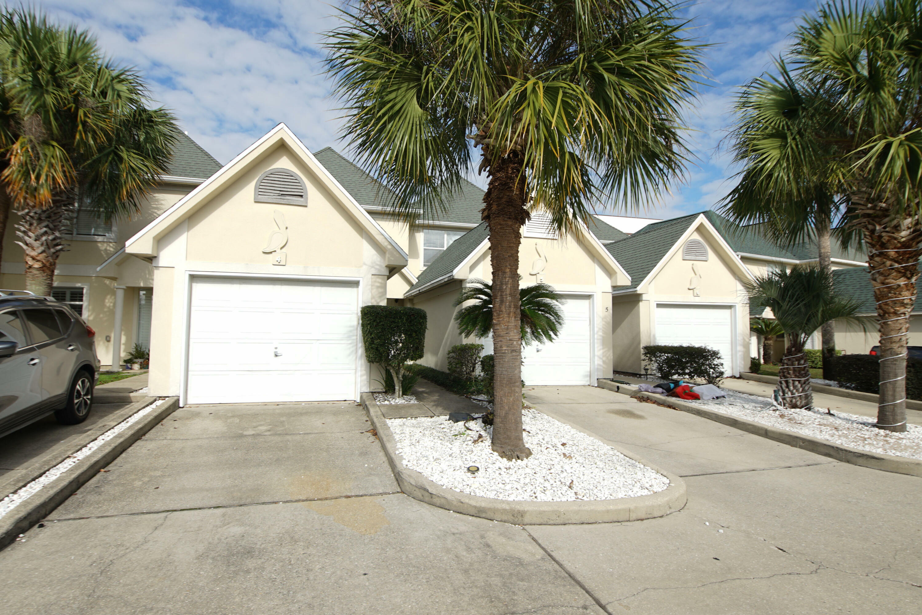 Property Photo:  235 Pelican Place Unit 4  FL 32541 